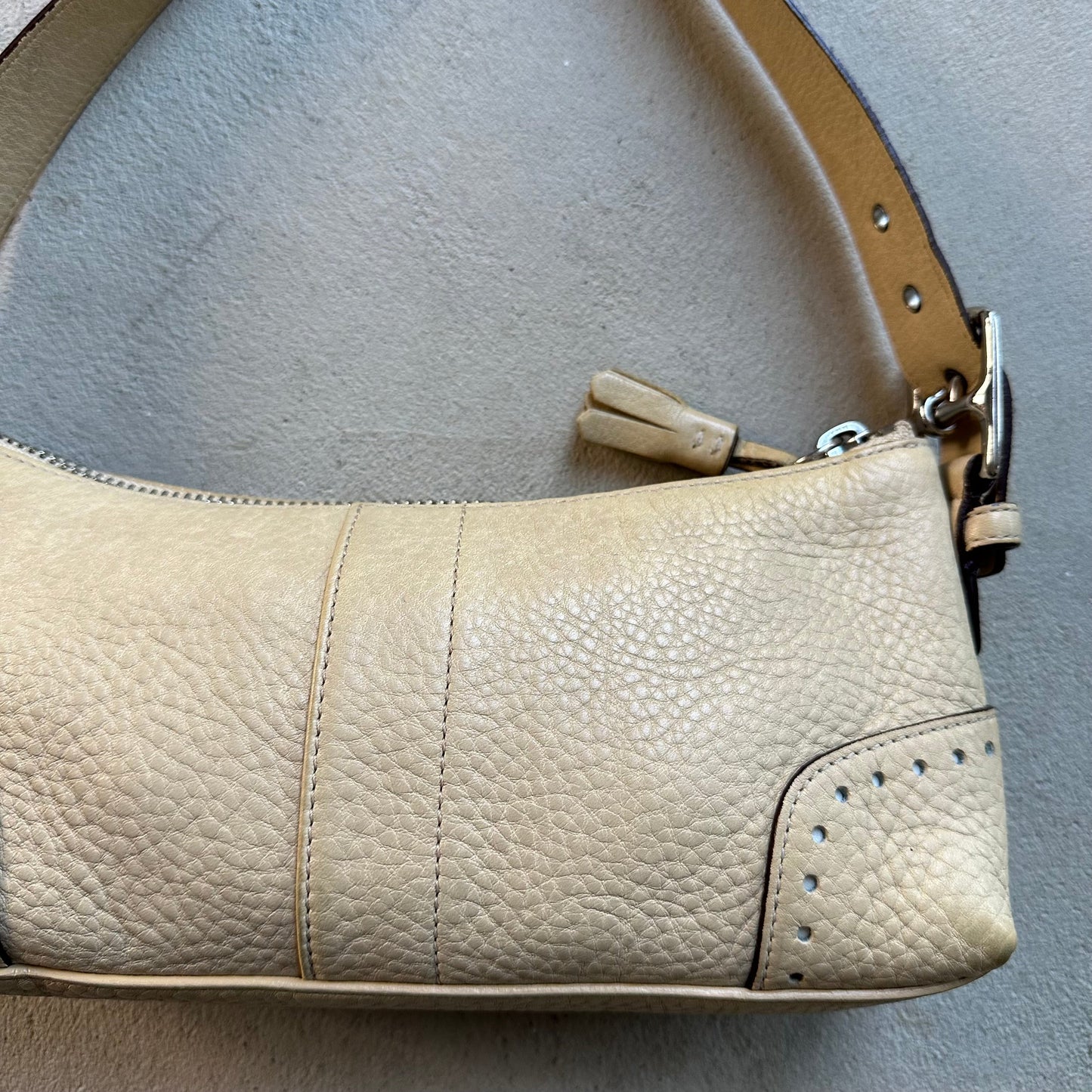 Authentic Vintage Y2K Coach Tan Leather Baguette Shoulder Bag