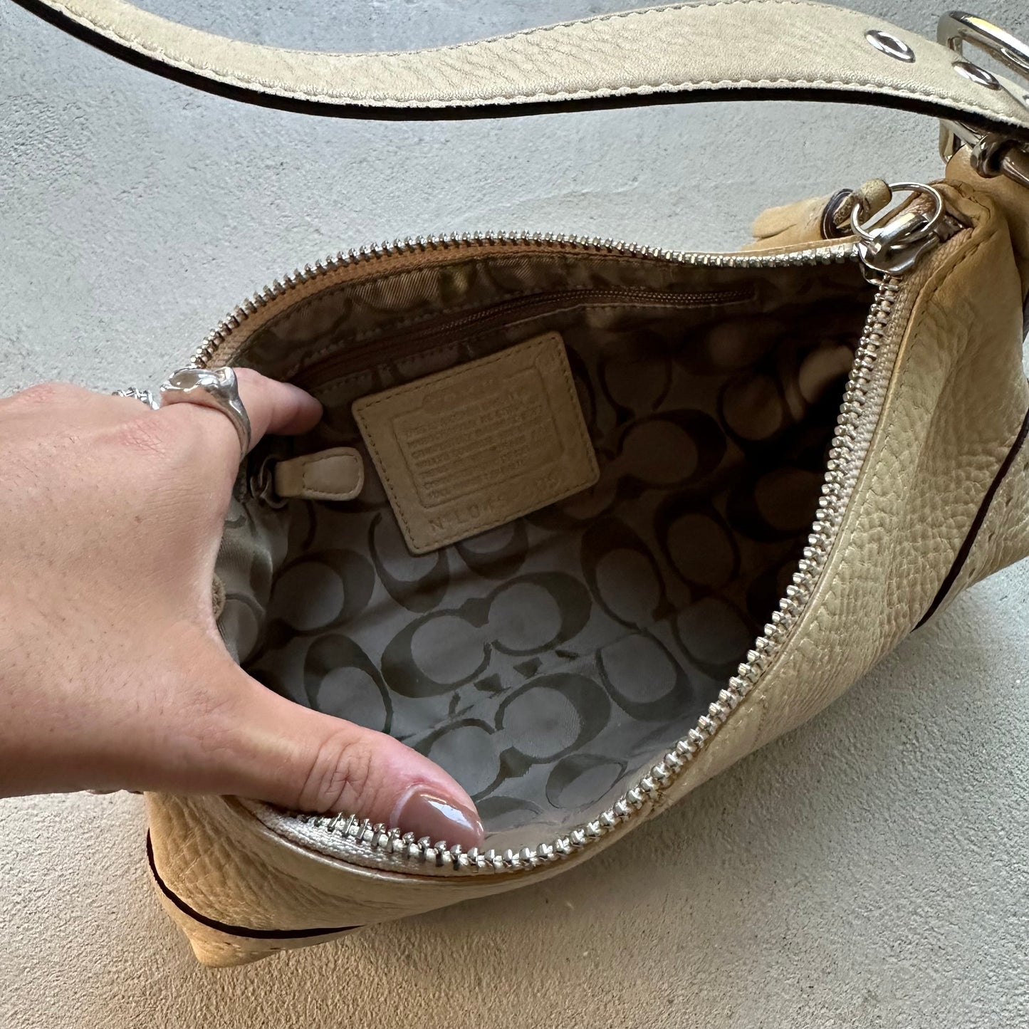Authentic Vintage Y2K Coach Tan Leather Baguette Shoulder Bag